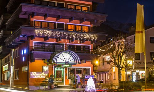 Hotel Tiroler Adler in der Nacht