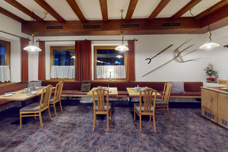 Frühstücksraum Tiroler Adler Waidring gemütlich 