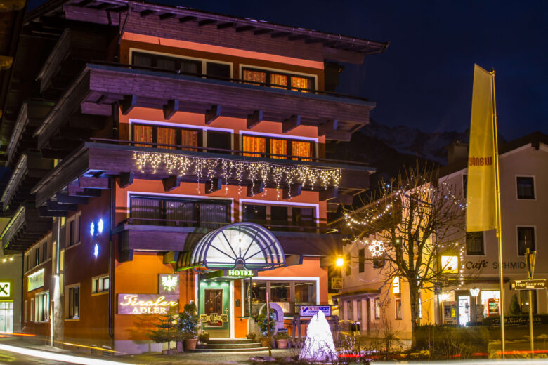 Tiroler Adler Hotel in Waidring bei Nacht