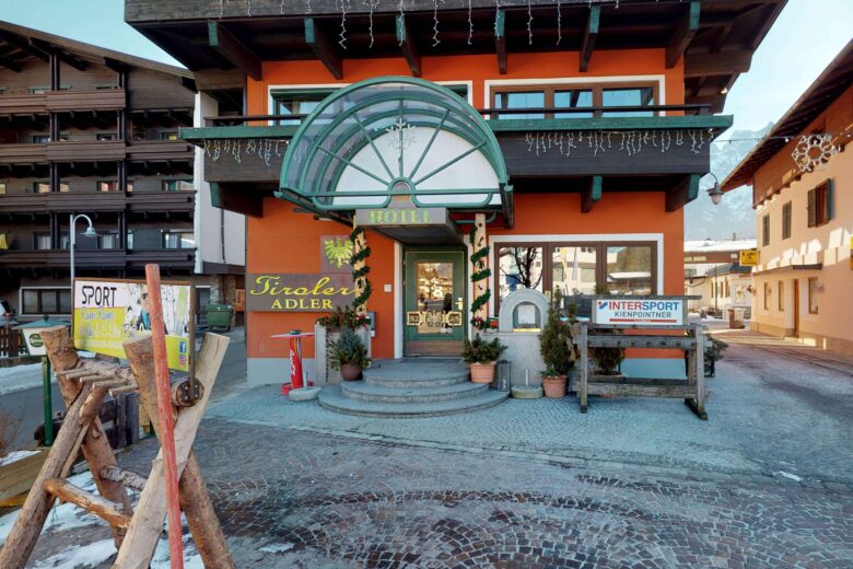 Tiroler Adler Hotel in Waidring im Sommer