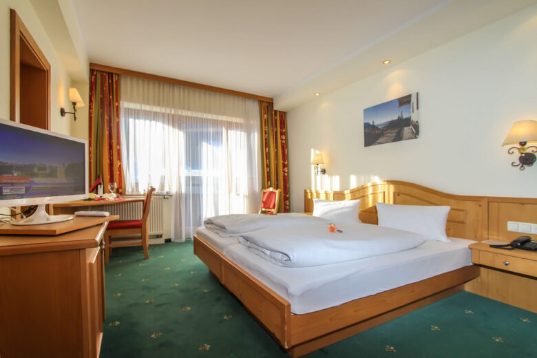 Doppelzimmer Tiroler Adler hell modern Tirol 